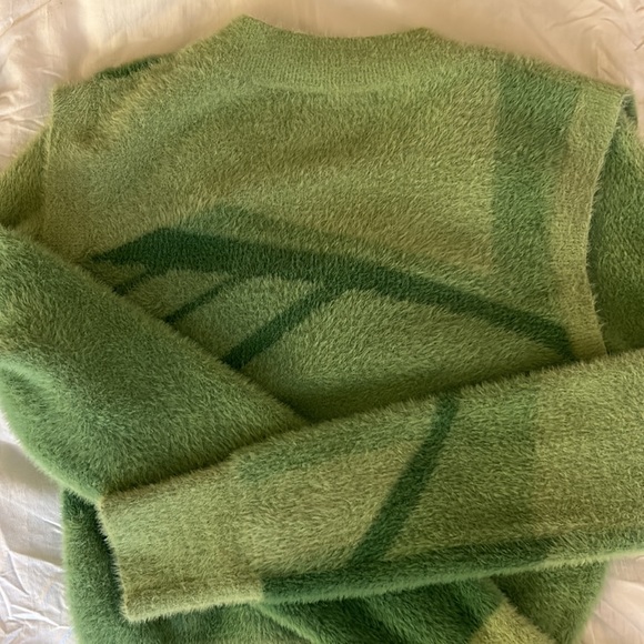 House of Sunny Green Sweater with Detachable Sleeves (2 in 1) - Picture 5 of 7